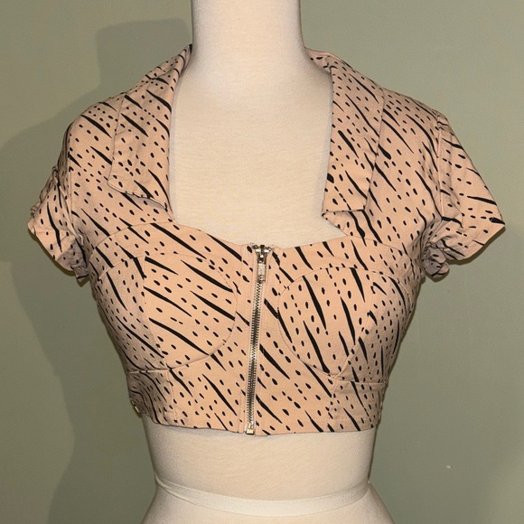Nasty Gal Tops - NASTY GAL Peach Printed Zip-Front Crop Top size small